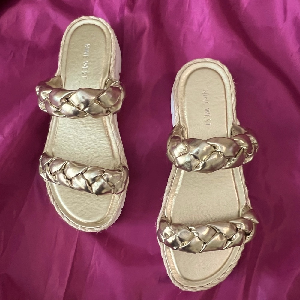 NIB Gold Saven3 Nine West sandals